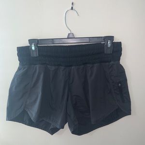 Lululemon tracker shorts 4"